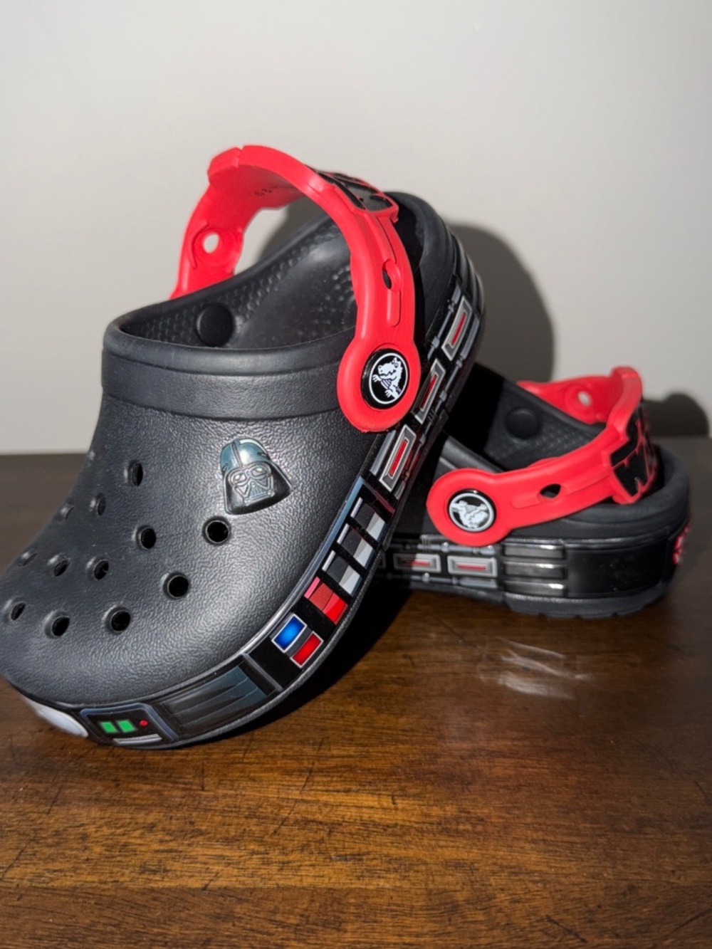 CROCS Darth Vader Star Wars Size C7 child shoes Toddler Light Up NWOT
